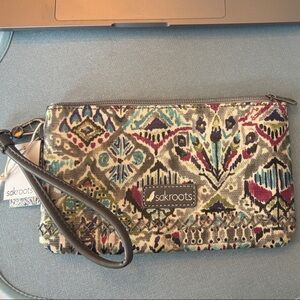 Sakroots Geometric Pattern Wristlet in Blue and Pink